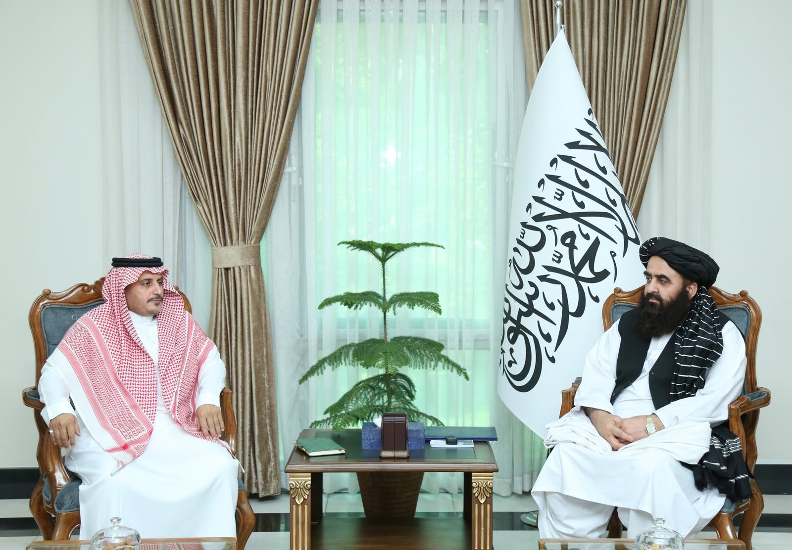 دیدار وزیر خارجه امارت اسلامی با سفیر عربستان سعودی در کابل